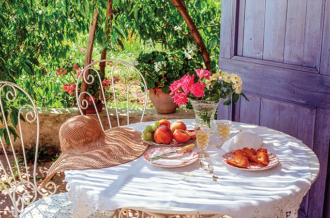 Improve Comfort When Dining Outdoors